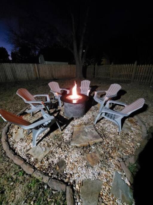 Time To Relax In Raleigh Villa ภายนอก รูปภาพ